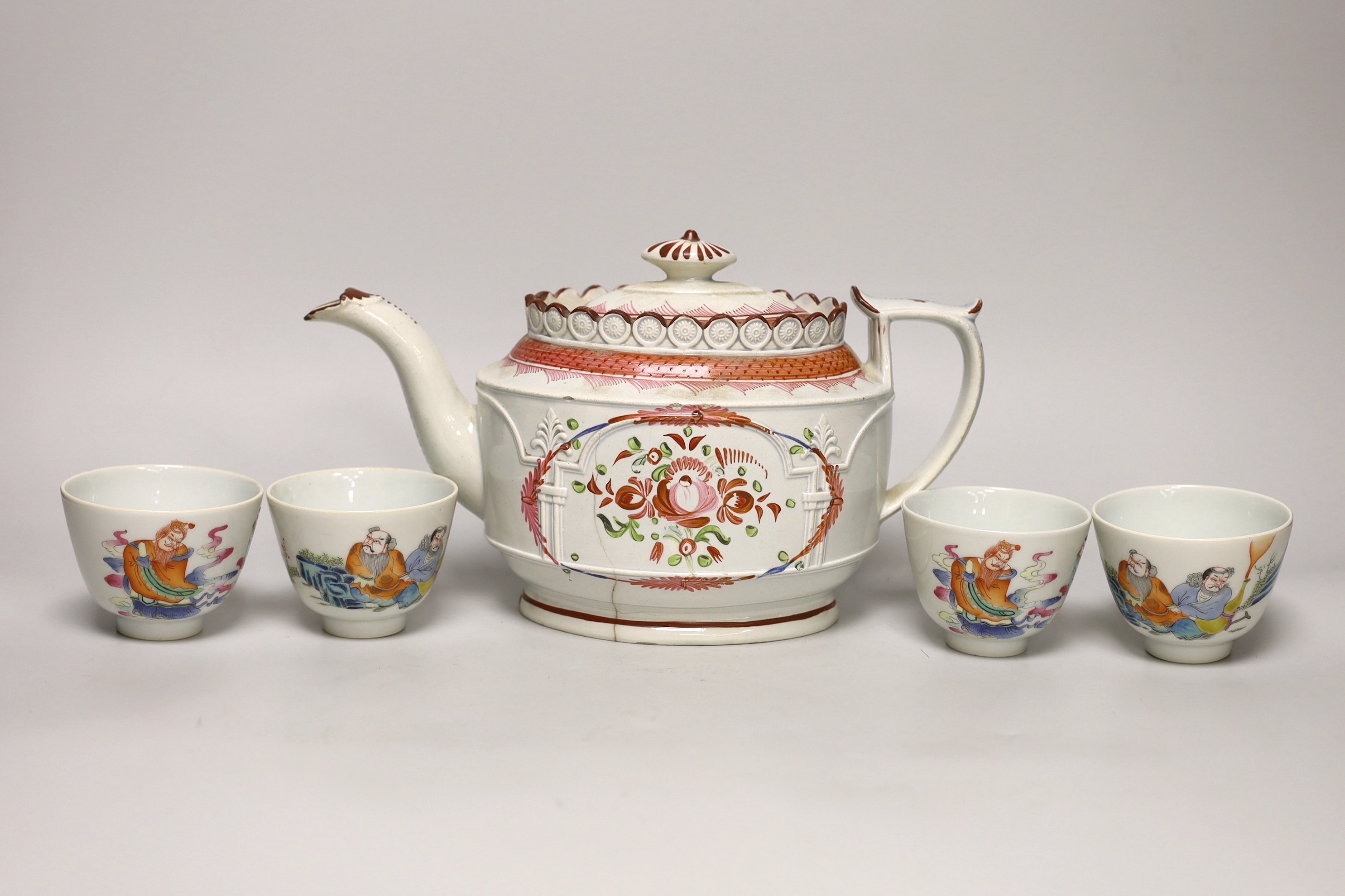 A late 18th century pearlware teapot and a set of four small Chinese tea bowls, teapot 28cm long